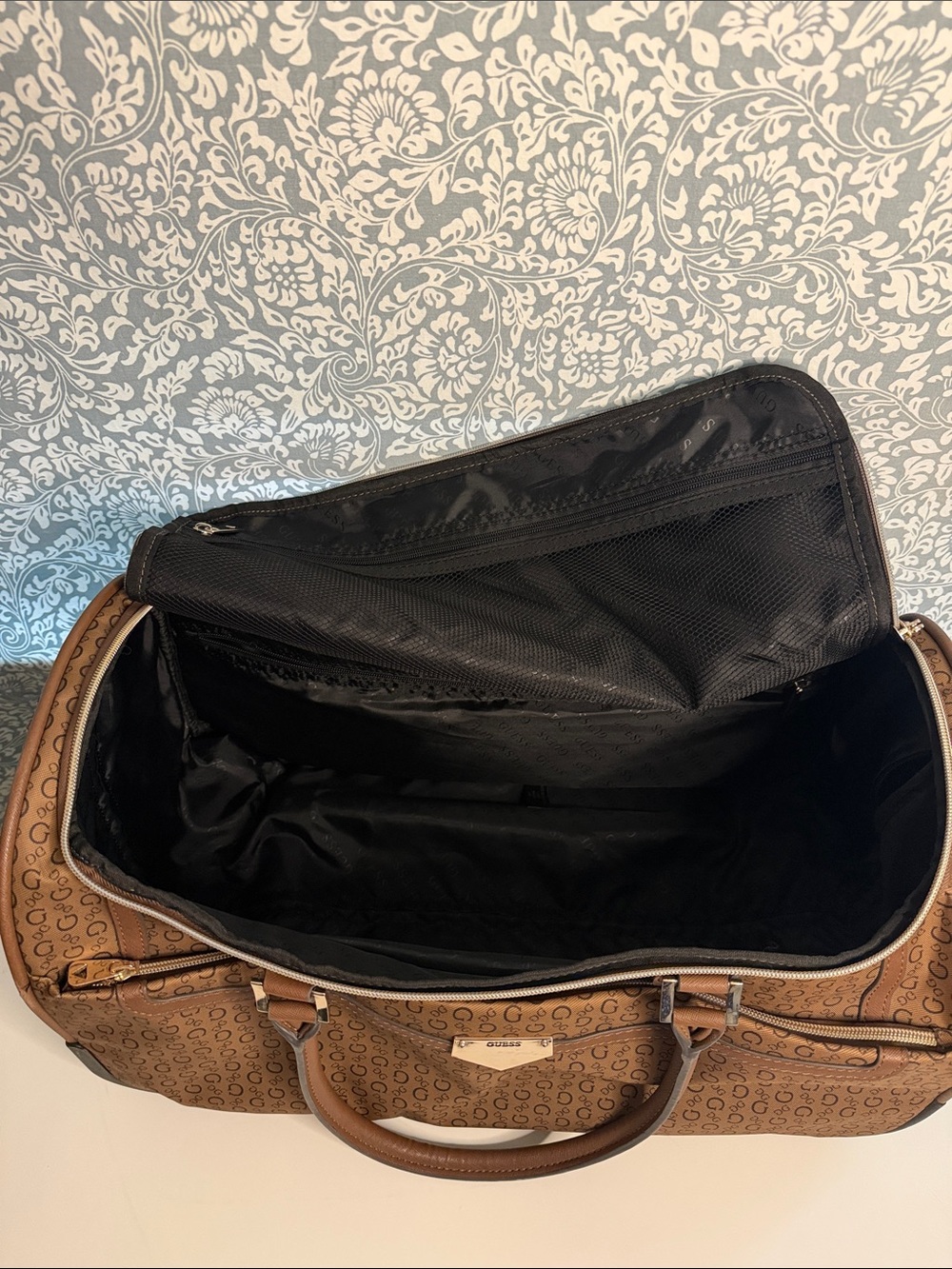 Travel Bag- Guess Logo-Print - Picture 3 of 5